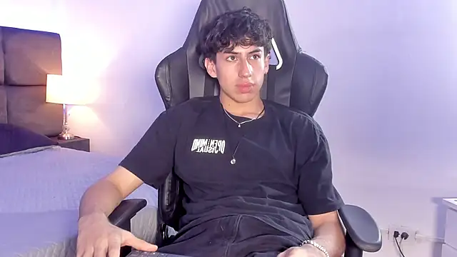 Aaron Spencer13 online show from October 8, 2025, 6:05 pm