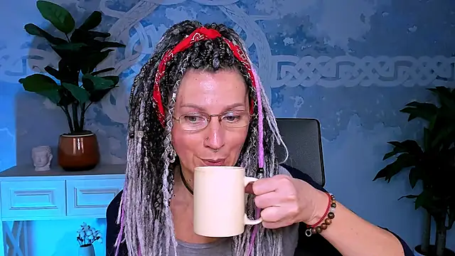 Snapshot of UmaSpace chatting on September 28, 2025, 1:05 pm UmaSpace online show from September 28, 2025, 1:05 pm