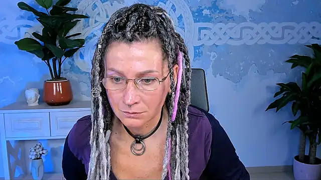 Snapshot of UmaSpace chatting on October 4, 2025, 5:05 am UmaSpace online show from October 4, 2025, 5:05 am