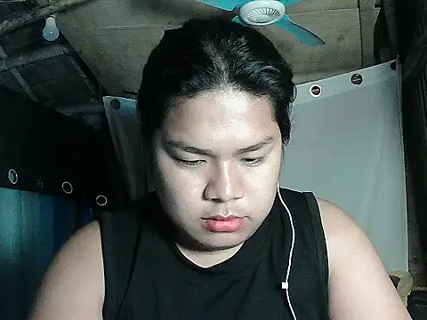 Snapshot of Huntrix2025 chatting on April 13, 2026, 8:47 pm Huntrix2025 online show from April 13, 2026, 8:47 pm