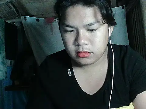 Snapshot of Huntrix2025 chatting on April 15, 2026, 8:42 pm Huntrix2025 online show from April 15, 2026, 8:42 pm