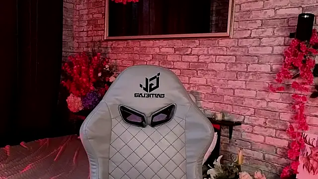 AdeliceLenoir online show from September 28, 2025, 5:57 am