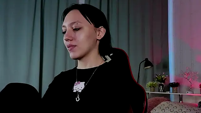 AdeliceLenoir online show from October 11, 2025, 2:04 pm