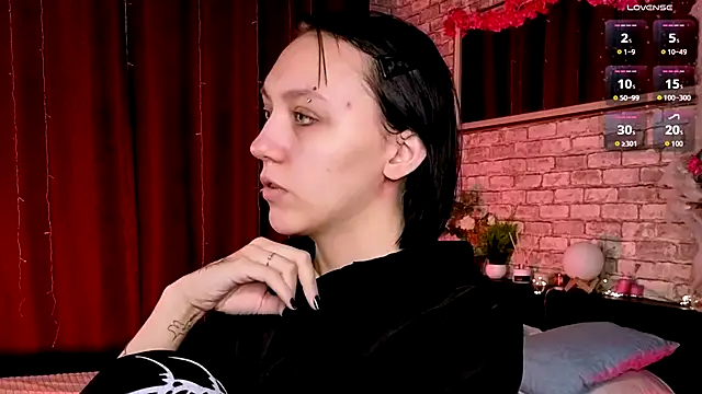 AdeliceLenoir online show from November 3, 2025, 6:14 am