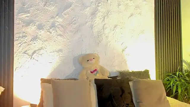 Snapshot of joselin_rouse chatting on December 17, 2025, 12:00 pm joselin rouse online show from December 17, 2025, 12:00 pm