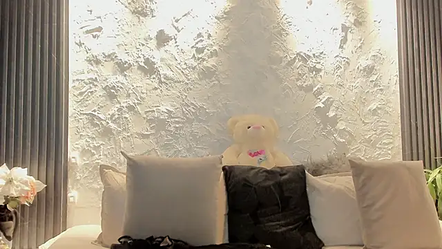 Snapshot of joselin_rouse chatting on April 15, 2026, 12:34 pm joselin rouse online show from April 15, 2026, 12:34 pm