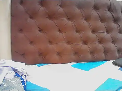 short girl  online show from October 15, 2025, 4:29 pm