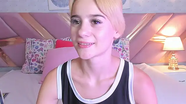 ChloeLaurentt online show from January 9, 2026, 3:04 pm