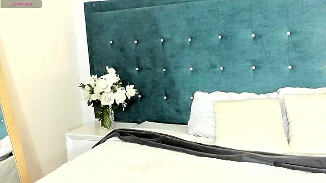 LiilyAdams online show from November 10, 2025, 8:19 pm