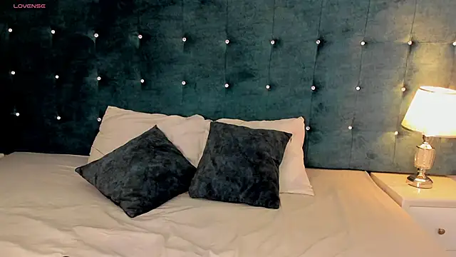 LiilyAdams online show from November 25, 2025, 8:09 pm