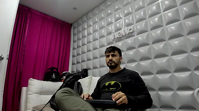 Jack Daniel   online show from October 15, 2025, 10:21 pm