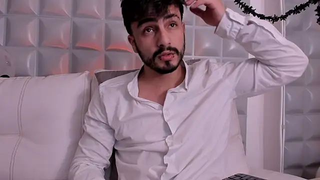 Jack Daniel   online show from October 23, 2025, 3:33 pm