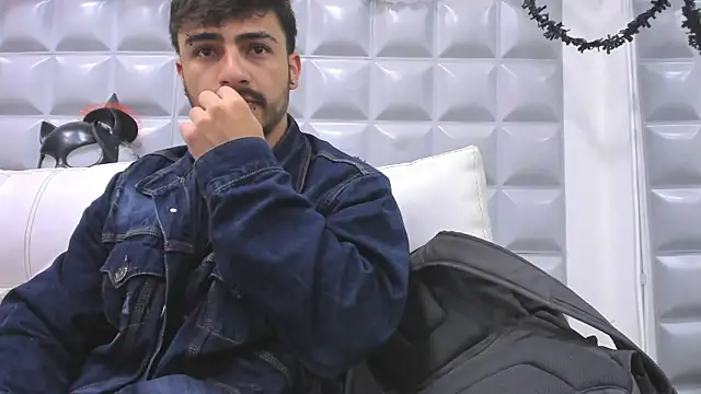 Jack Daniel   online show from October 25, 2025, 4:46 pm