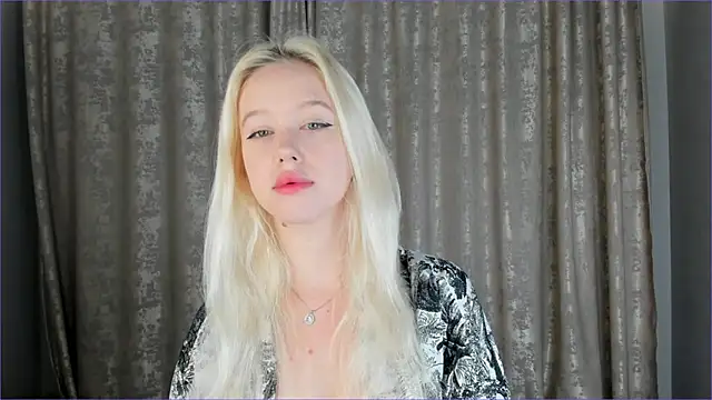 AlisiaYokel online show from September 17, 2025, 6:31 pm