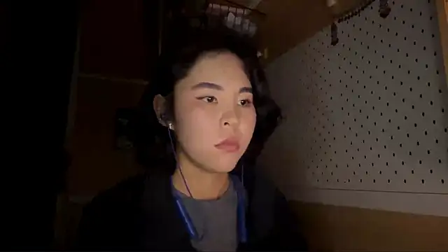 JennyCarpenter online show from April 17, 2026, 9:34 am