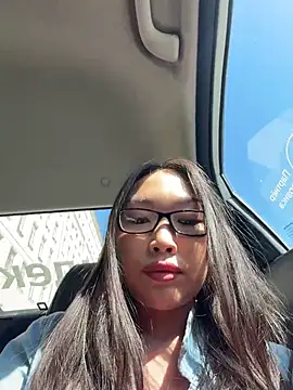 AdriaNochi online show from July 18, 2026, 8:29 am