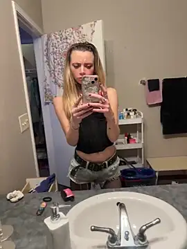 cuminhot69 online show from October 19, 2025, 12:39 pm