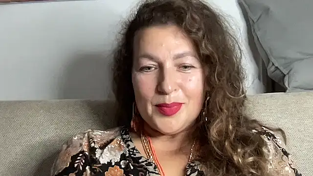 Snapshot of Elviora chatting on October 7, 2025, 7:55 pm Elviora online show from October 7, 2025, 7:55 pm