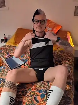 cruiserpup online show from November 10, 2025, 2:16 pm