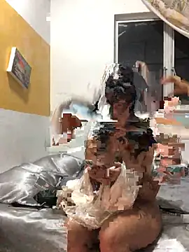 Snapshot of estradiolist chatting on September 18, 2025, 12:18 pm estradiolist online show from September 18, 2025, 12:18 pm