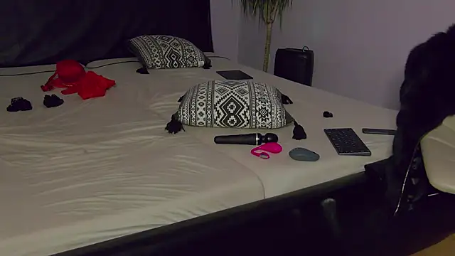 LustfulSin  online show from November 3, 2025, 7:26 pm