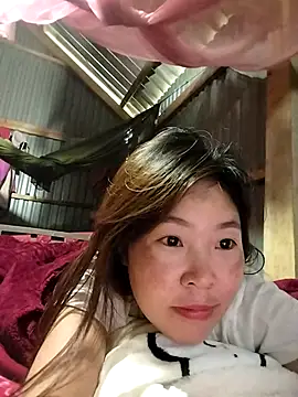 Snapshot of Siathong chatting on October 26, 2025, 11:31 pm Siathong online show from October 26, 2025, 11:31 pm