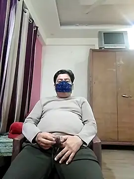 Love40777 online show from December 14, 2025, 6:01 pm