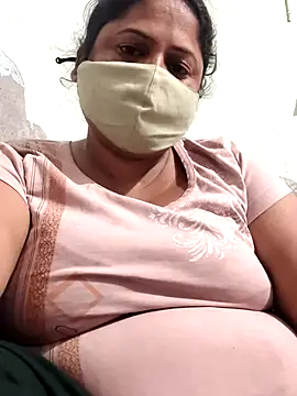 Snapshot of Mmm143 chatting on May 19, 2026, 6:31 am Mmm143 online show from May 19, 2026, 6:31 am