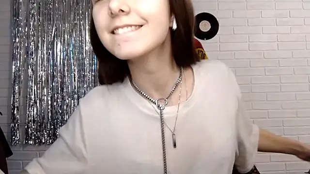 Snapshot of StarlightVeil chatting on September 18, 2025, 3:25 pm StarlightVeil online show from September 18, 2025, 3:25 pm