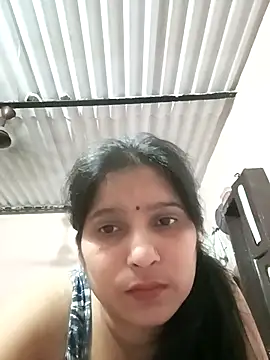 aliya-jaan71 online show from May 3, 2026, 8:37 pm