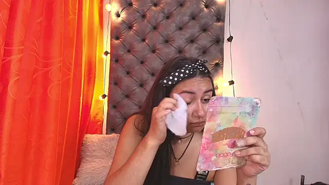 Luna021 1 online show from January 14, 2026, 8:14 pm