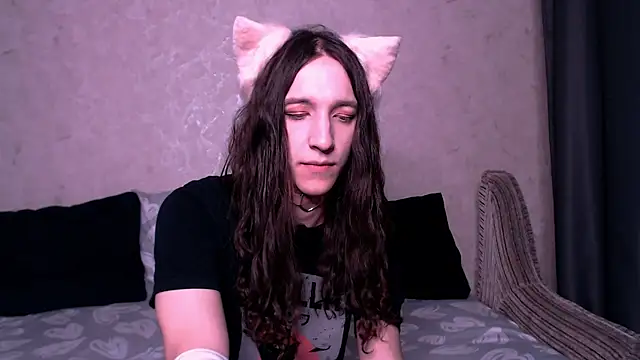 SilverMuse  online show from November 13, 2025, 10:41 pm