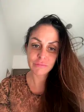 ainaht online show from November 26, 2025, 1:12 pm