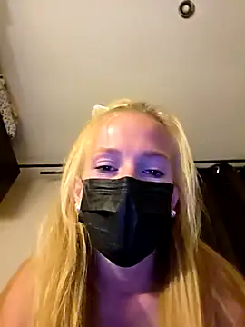 cheey-enne09 online show from September 18, 2025, 10:23 pm