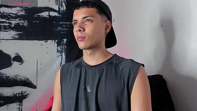 Avaggi online show from September 30, 2025, 9:42 pm