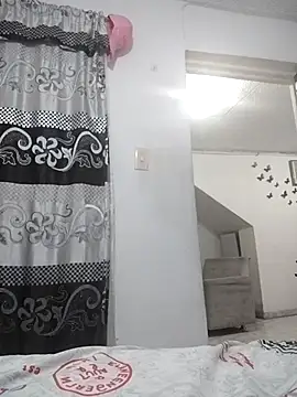 LaraStons online show from November 20, 2025, 11:54 am