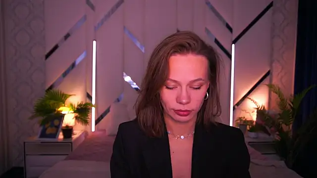 ShyySiren online show from December 23, 2025, 8:45 am