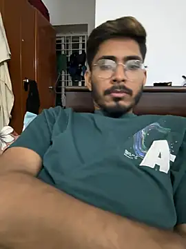 Snapshot of vikranthLong chatting on July 24, 2026, 5:33 pm vikranthLong online show from July 24, 2026, 5:33 pm