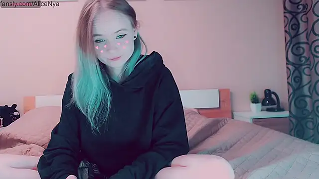 AliceNya cute online show from October 5, 2025, 4:00 am