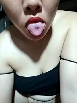 emilyzz online show from April 12, 2026, 1:54 am