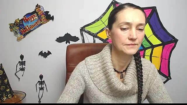 TayaFinch online show from November 3, 2025, 1:23 pm