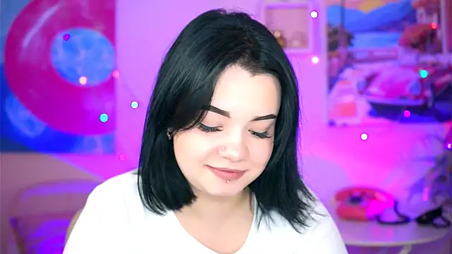 leslierowe  online show from September 28, 2025, 4:23 pm