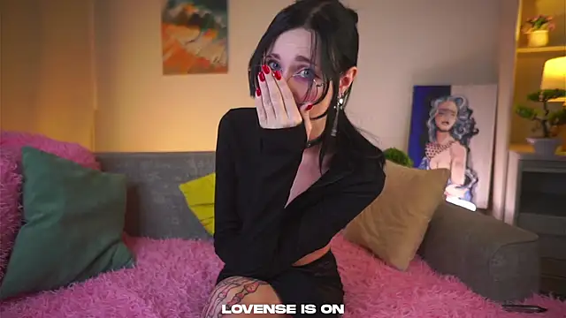 DarcyAspacio online show from November 16, 2025, 11:38 am