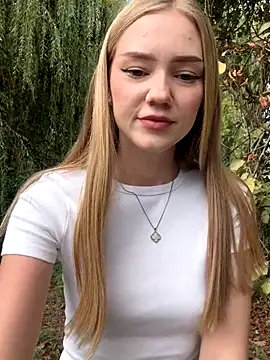 MilaMoone online show from September 20, 2025, 10:27 am