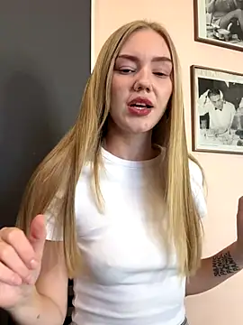 MilaMoone online show from September 30, 2025, 11:48 am