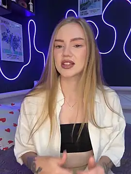 MilaMoone online show from October 19, 2025, 9:10 am