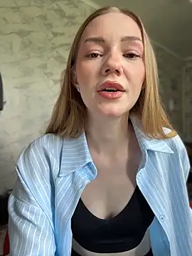 MilaMoone online show from May 29, 2026, 12:14 pm