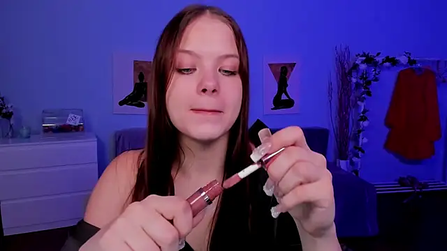 BetsyKiss online show from November 11, 2025, 5:13 pm