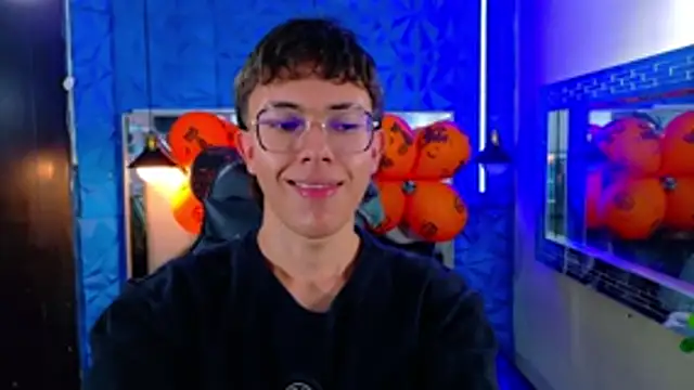 Snapshot of Dominic_Carmine chatting on October 23, 2025, 7:56 pm Dominic Carmine online show from October 23, 2025, 7:56 pm