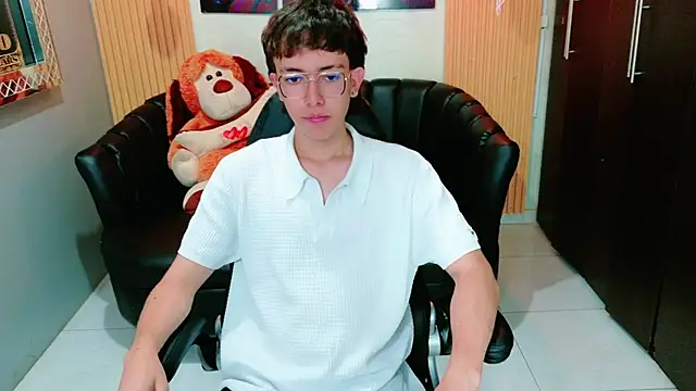 Snapshot of Dominic_Carmine chatting on November 5, 2025, 8:31 pm Dominic Carmine online show from November 5, 2025, 8:31 pm